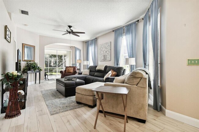 Building Photo - 1687 Starling Dr