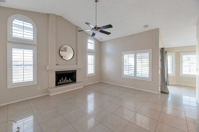 Building Photo - Stunning 3-bedroom, 2-bathroom home locate...