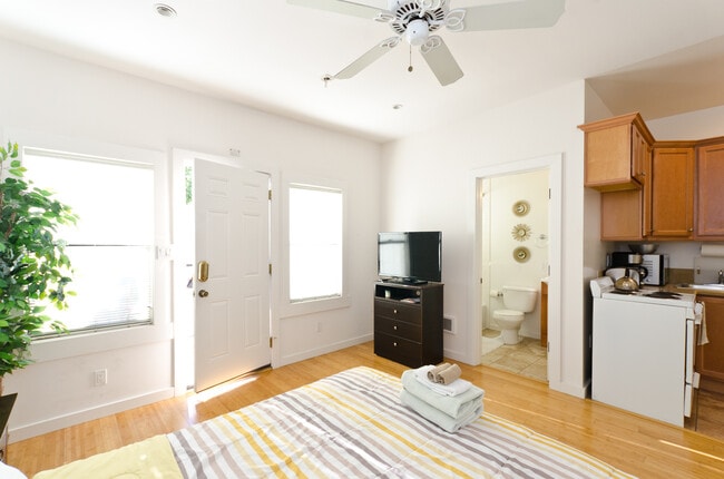 Building Photo - 202 Bicknell Ave