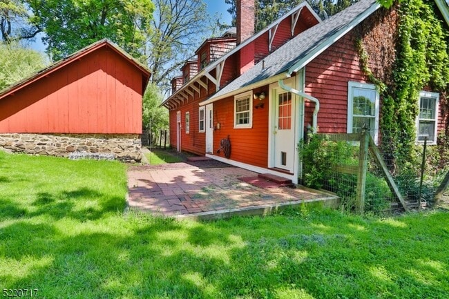 Building Photo - 32 Van Syckles Rd