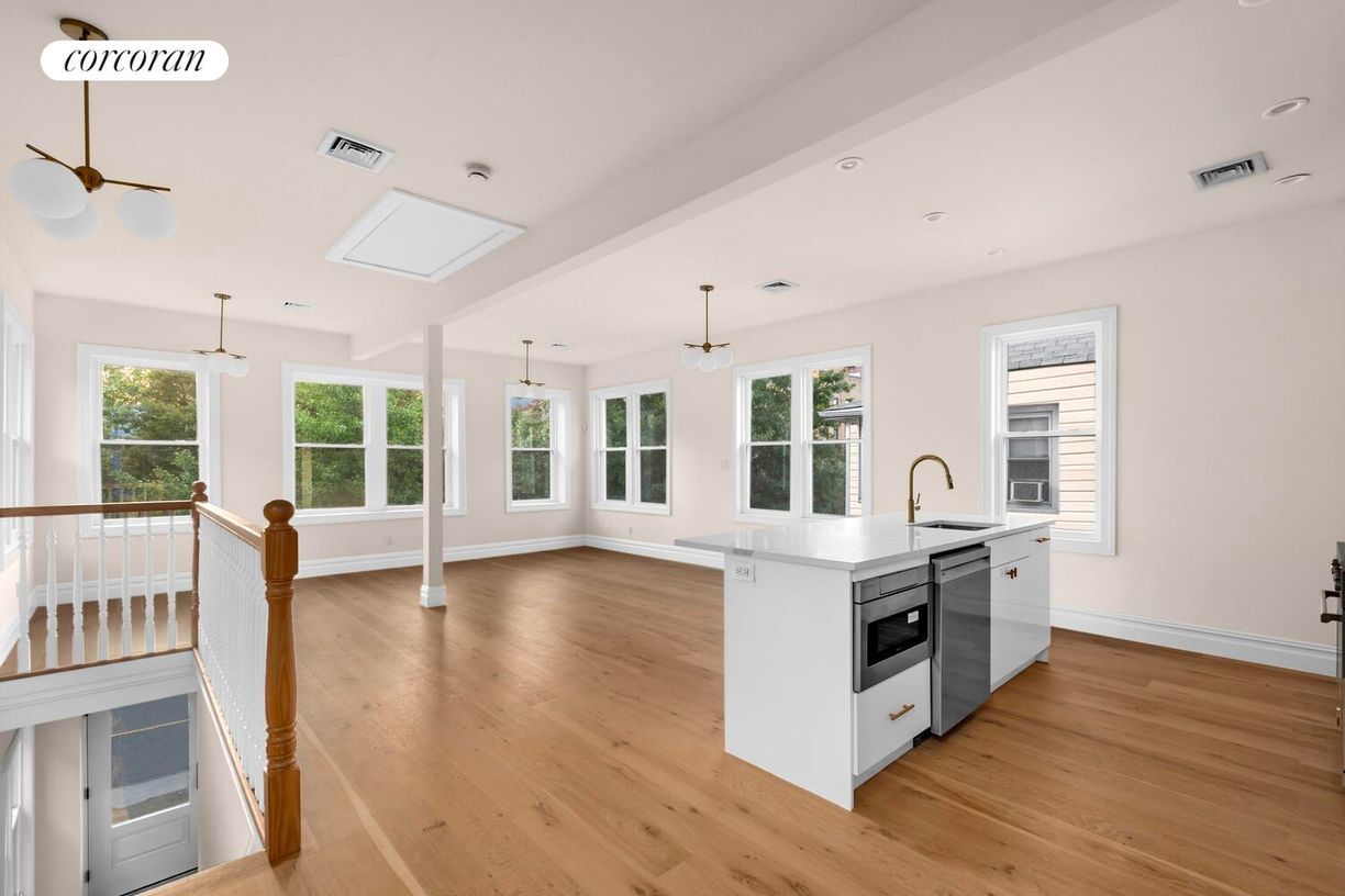 Foto principal - 409 E 4th St
