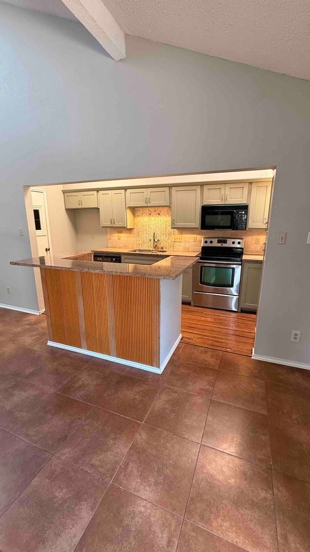 Foto del edificio - 3bed/2bath Townhouse with 2 car garage