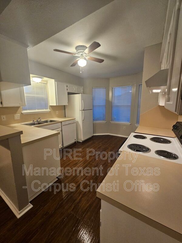 Building Photo - 4023 Oak Bay Dr