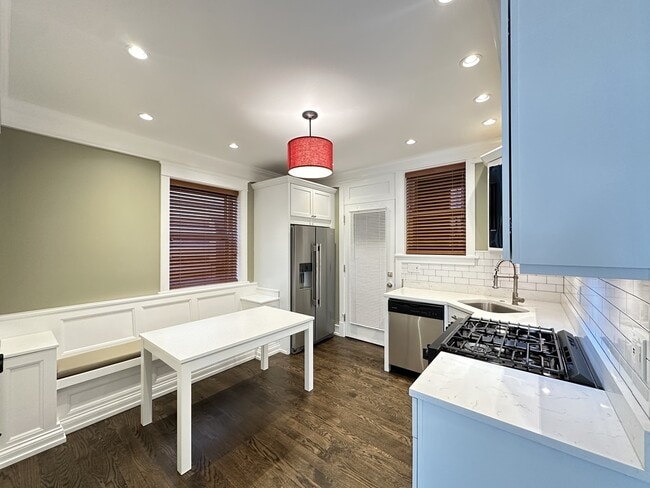 Foto del edificio - 1410 W Cornelia Ave