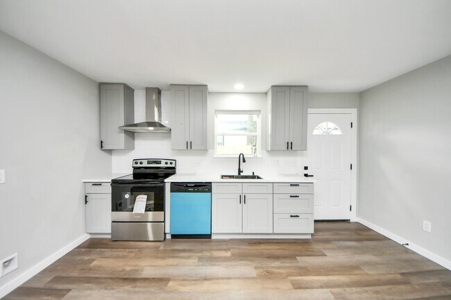 Building Photo - 1218 Des Jardines St