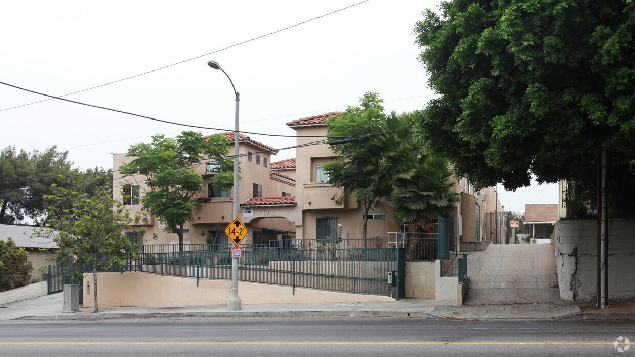 Foto del edificio - 1025 S Soto St