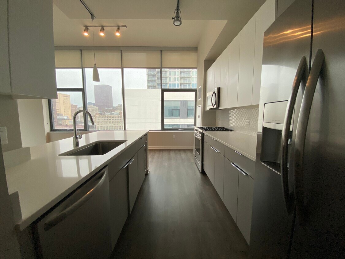 Foto principal - 717 S Wells St