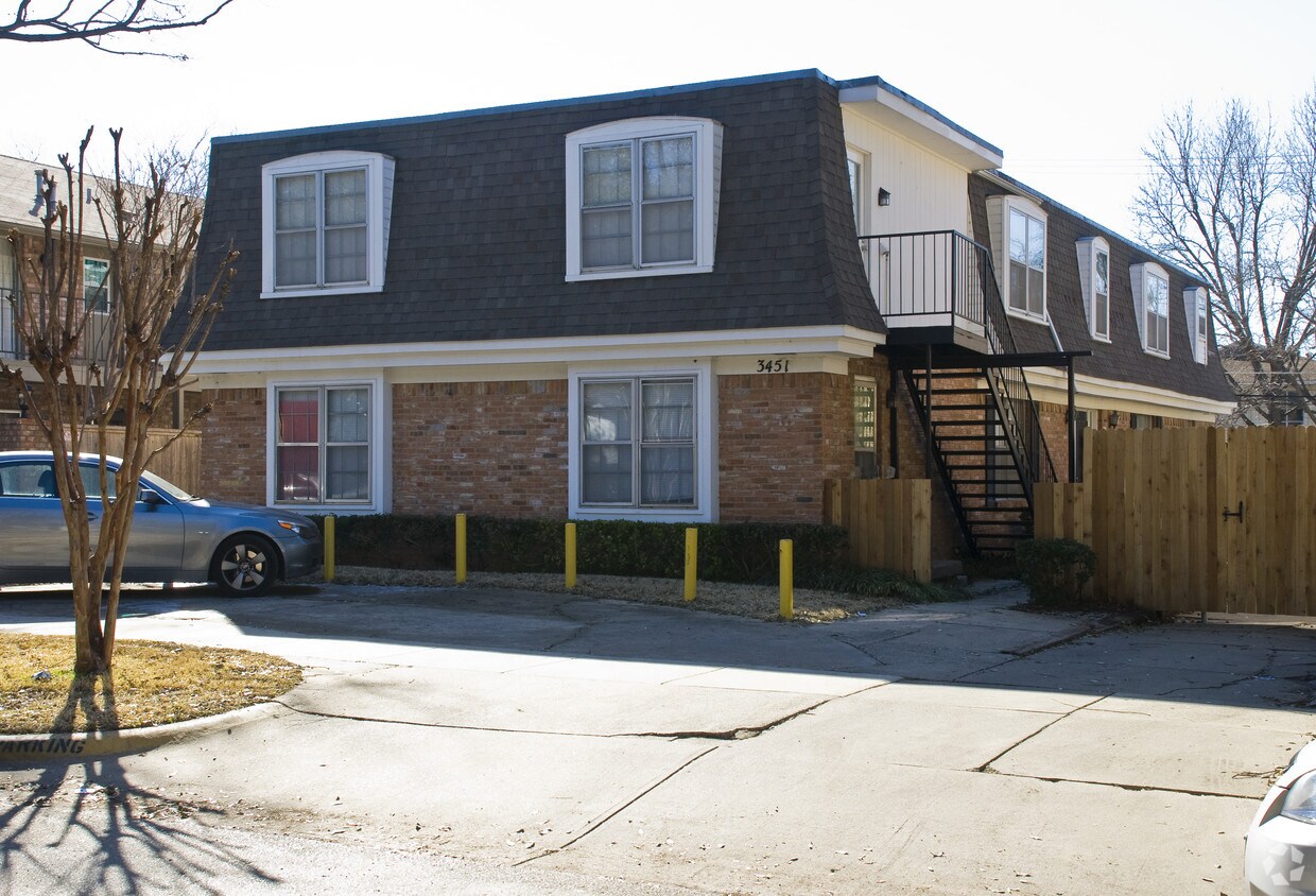 Foto del edificio - 3451 McFarlin Blvd