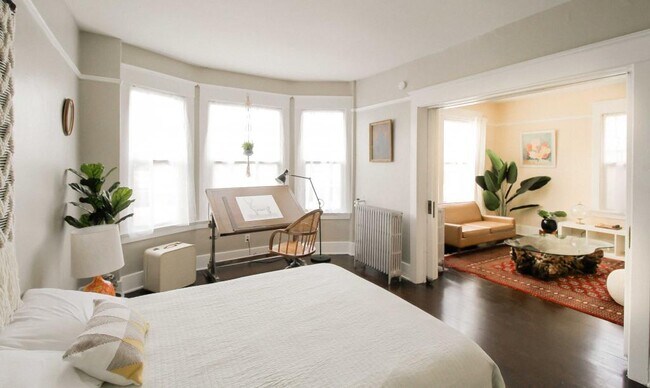 Building Photo - Delmont - 1 bedroom + den