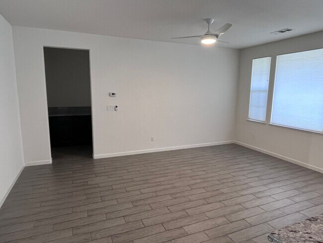 Foto del edificio - BEAUTIFUL HOME IN ROSEVILLE IN THE GATED COMMUNITY OF STONE POINT!!