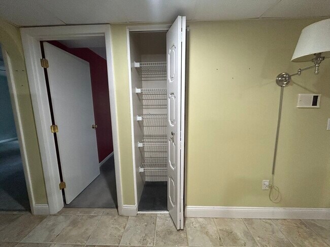 Building Photo - 16 Shadowbrook Ln