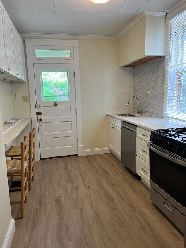 Photo - Newly Renovated 1 BD, 1 BA Apartment in Ca...