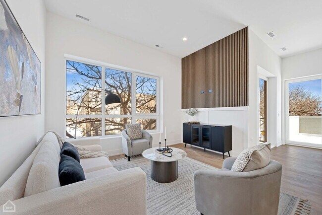 Foto del edificio - 2127 W Madison St
