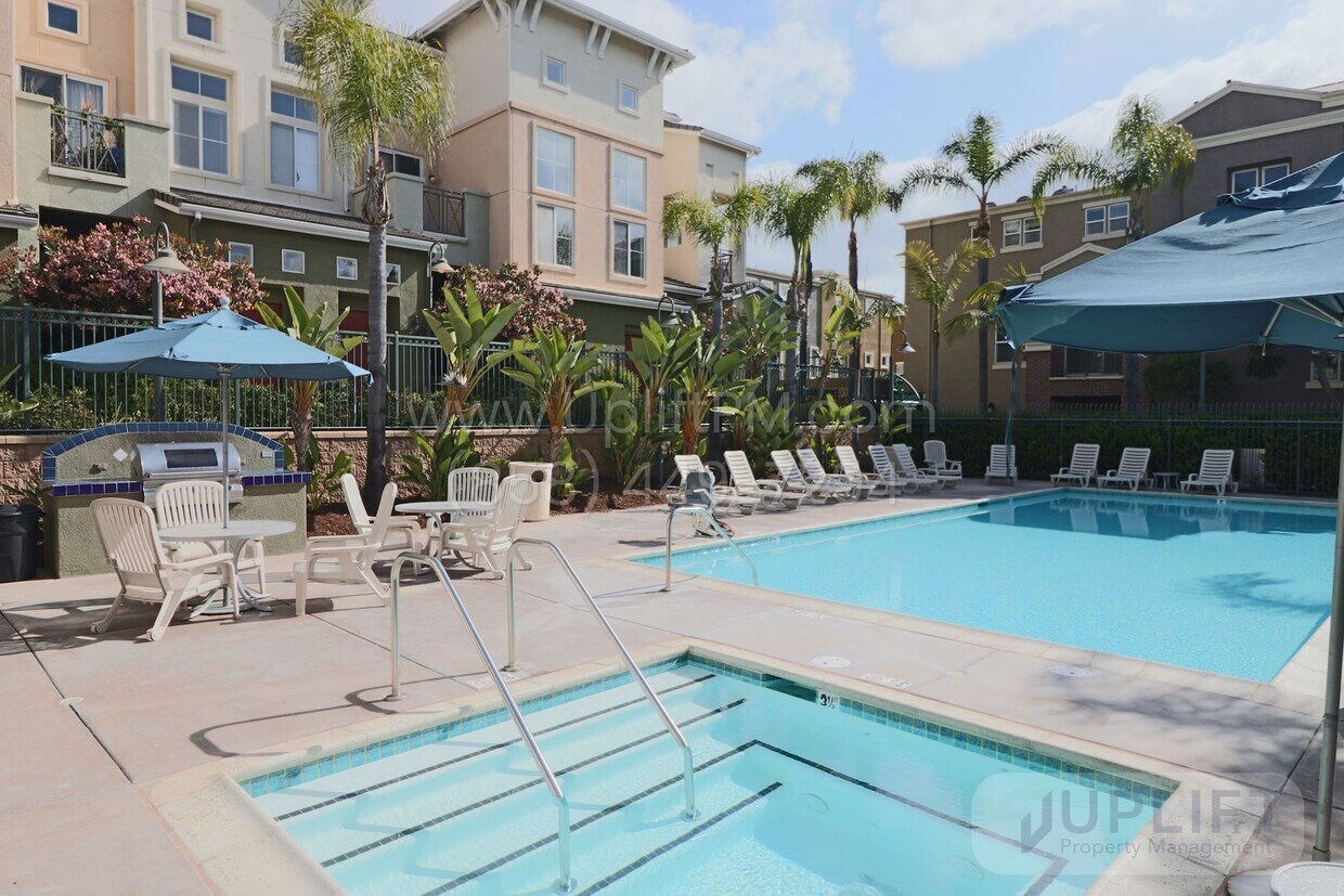Primary Photo - 2 Bed, 2 Bath Condo w/ Attached 2 Car Gara...