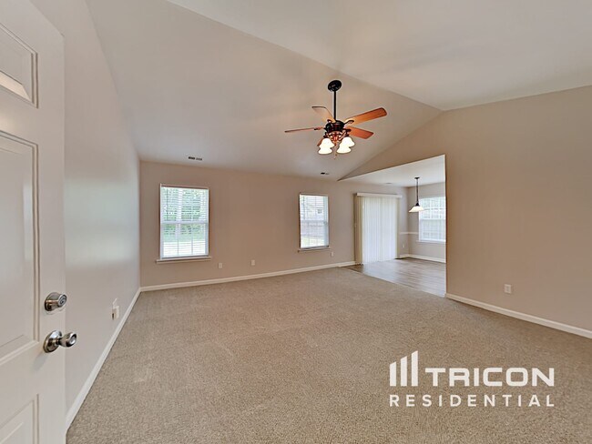 Foto del edificio - 2117 Clear Brook Dr