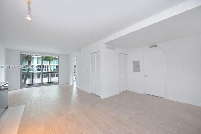 Foto del edificio - 31 SE 6th St