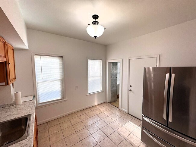 Building Photo - 9 Fairmont Pl