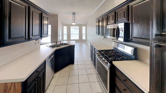 Building Photo - Beautiful 4 Bedroom 2.5 Bath Home + Office...