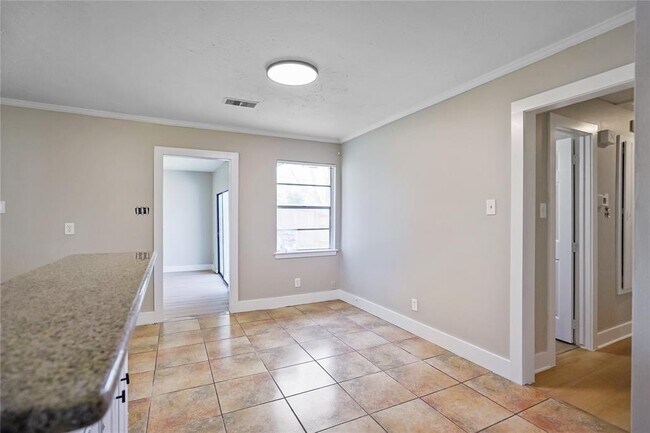 Foto del edificio - 4426 Oakside Dr