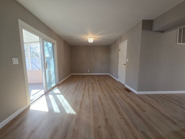 Building Photo - Updated 3 Bed, 2 Bath Home on a Quiet Stre...