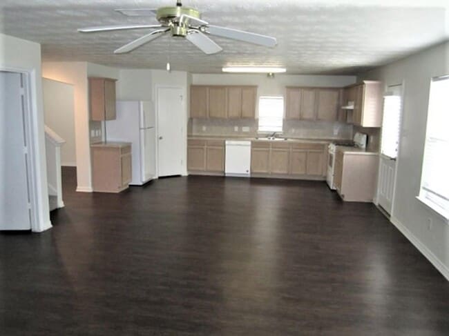 Building Photo - 5043 Willow Point Dr