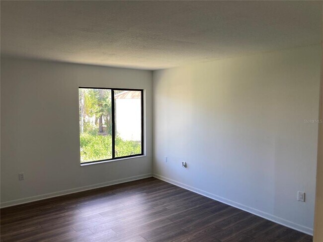 Foto del edificio - 621 99th Ave N
