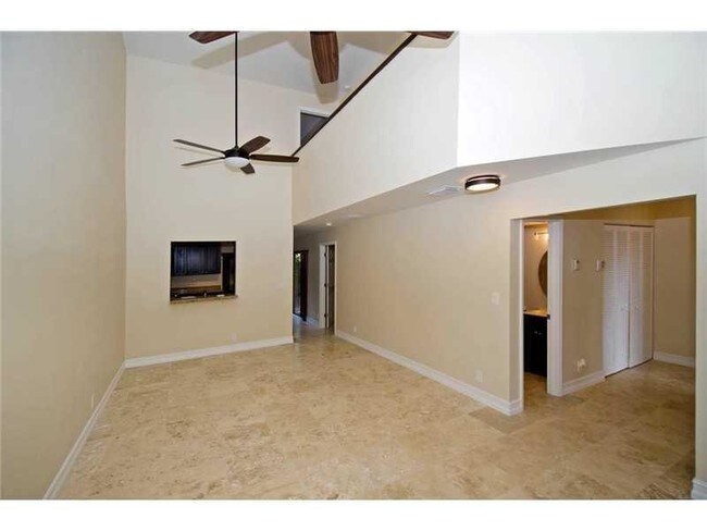 Building Photo - 313 City View Dr
