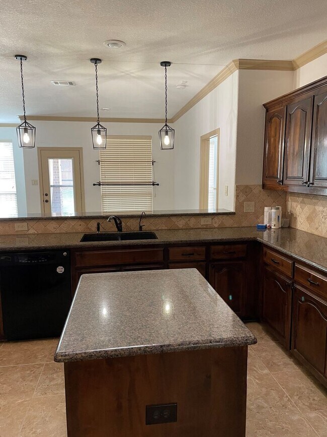 Building Photo - COMING SOON!! 3/2/2 Westover Village