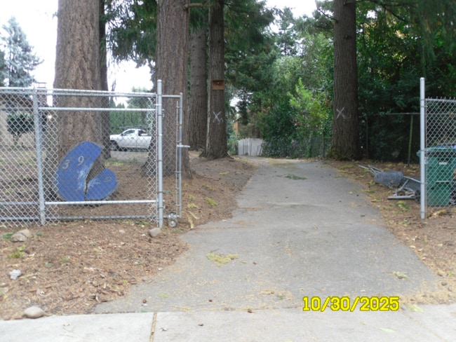 Building Photo - 3919 SE 168th Ave