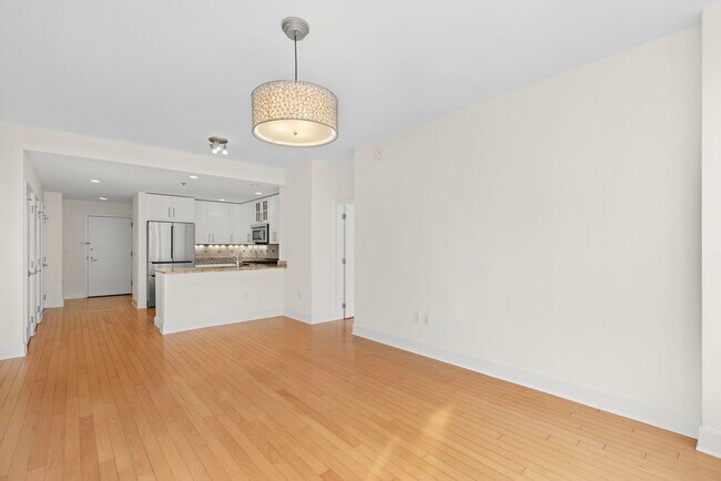 Building Photo - 1125 Maxwell Ln