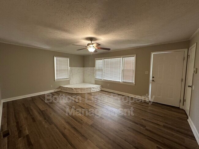 Foto del edificio - 4453 Oakmont Cir