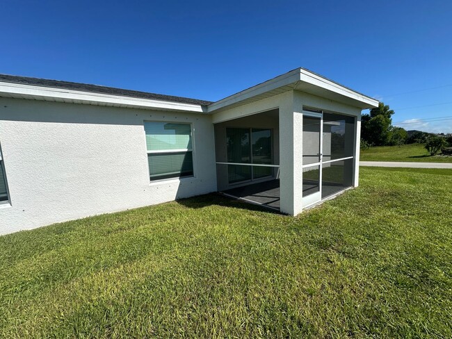 Building Photo - 3 Bedroom/ 2 Bath Corn Lot Home in NE Cape...