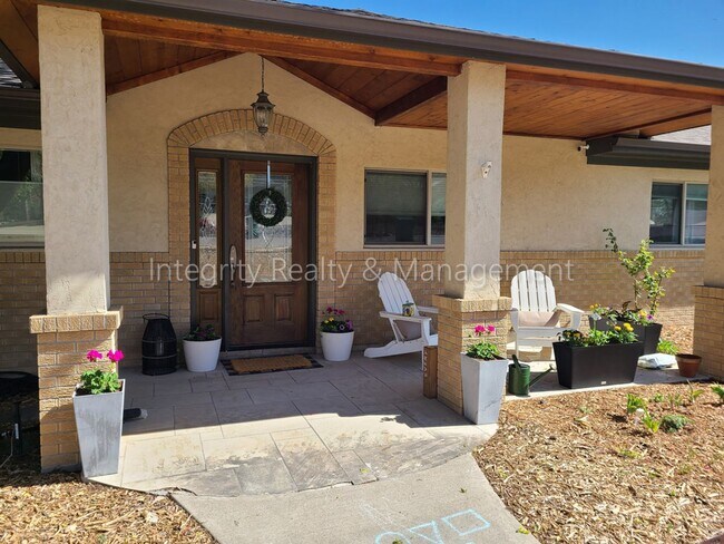 Building Photo - 3 Bed/2 Bath, 1,930 Sqft - 9805 W 35th Ave...