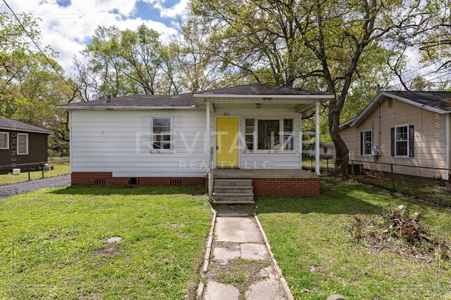 Building Photo - **HALF-OFF FIRST MONTH'S RENT!** Beautiful...