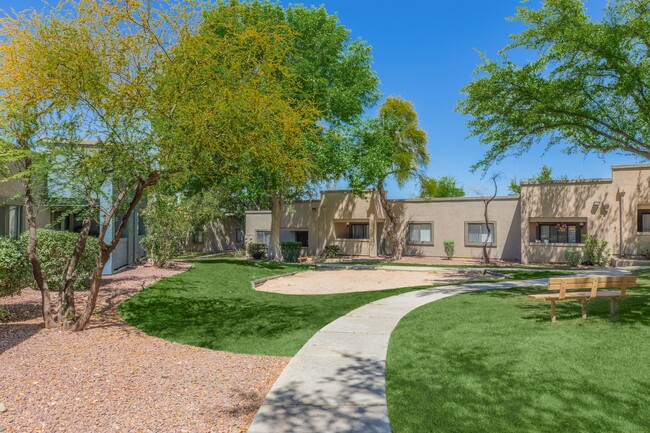 Building Photo - Peak at Oro Valley