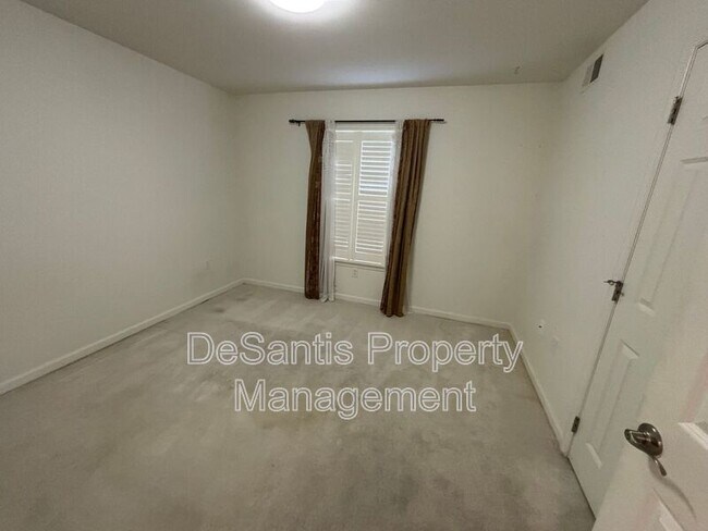 Foto del edificio - 136 Pleasant Ridge Rd