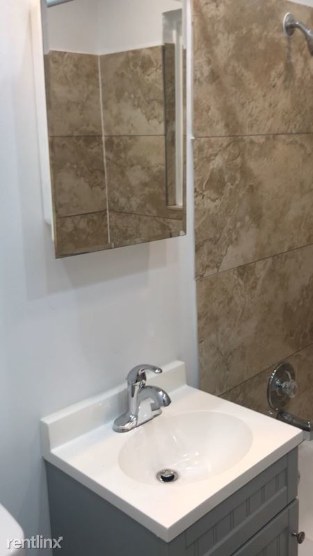 Building Photo - 2 br, 1 bath Apartment - 1512 NE 14th Street