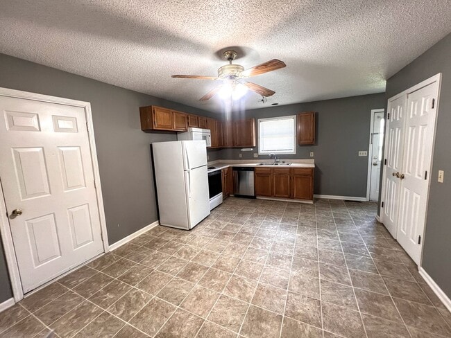 Building Photo - 1006 Southwood Dr