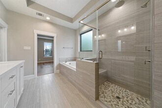 Building Photo - 1121 E 27th St