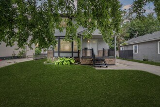 Building Photo - 578 E Mahan Ave