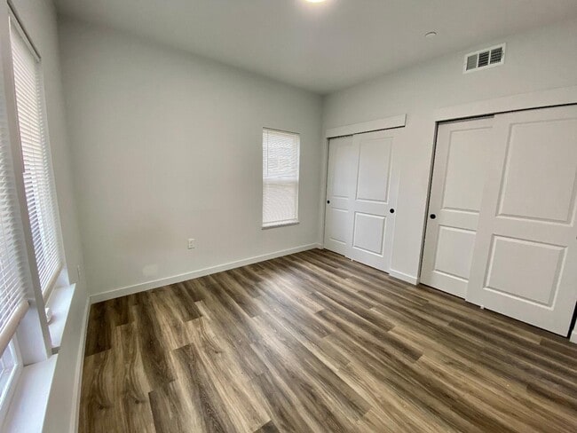 Building Photo - 1022 Villa Way