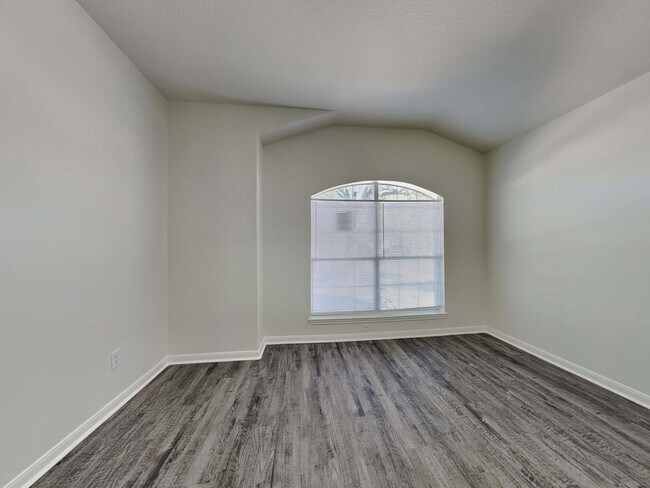 Foto del edificio - 15407 Riford Dr