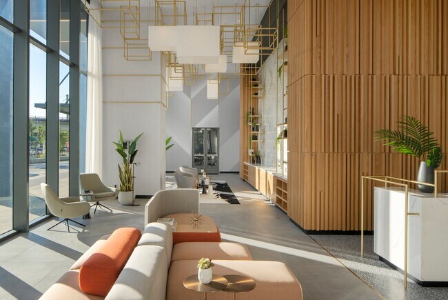 Interior Photo - Cascade Link at Douglas