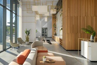 Interior Photo - Cascade Link at Douglas