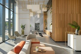 Interior Photo - Cascade Link at Douglas