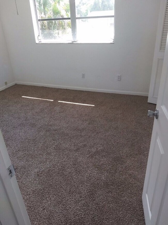 Foto del edificio - 3 Bed 1 Bath Home | Pet Friendly | Washer Dryer Hook Ups | Section 8 Welcome