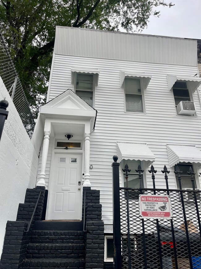 Building Photo - 30 Prescott St