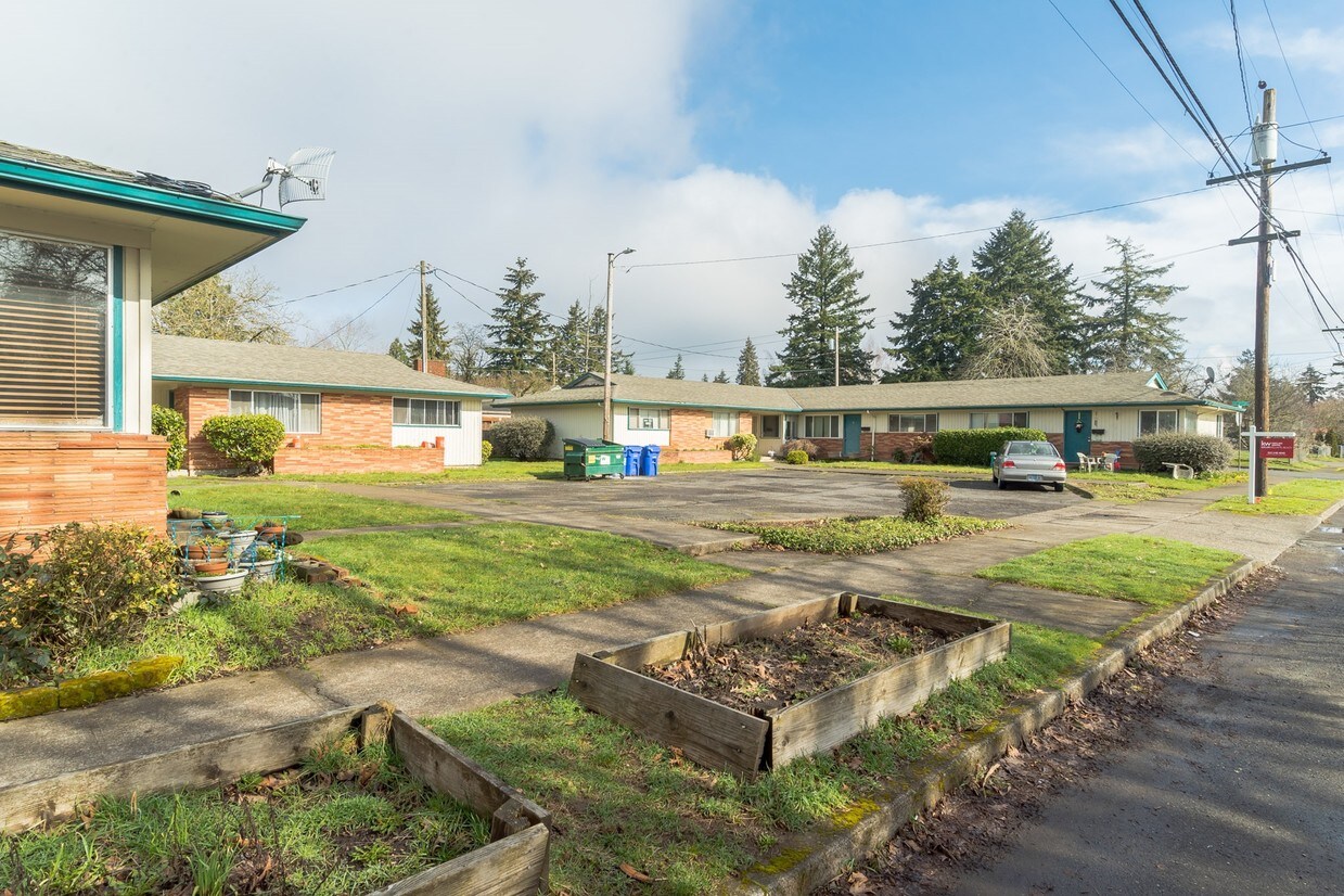 Primary Photo - 7327 7347 SE Henry St