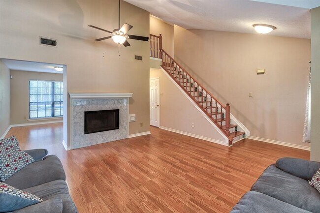 Foto del edificio - 1202 Berkeley Lake Ln
