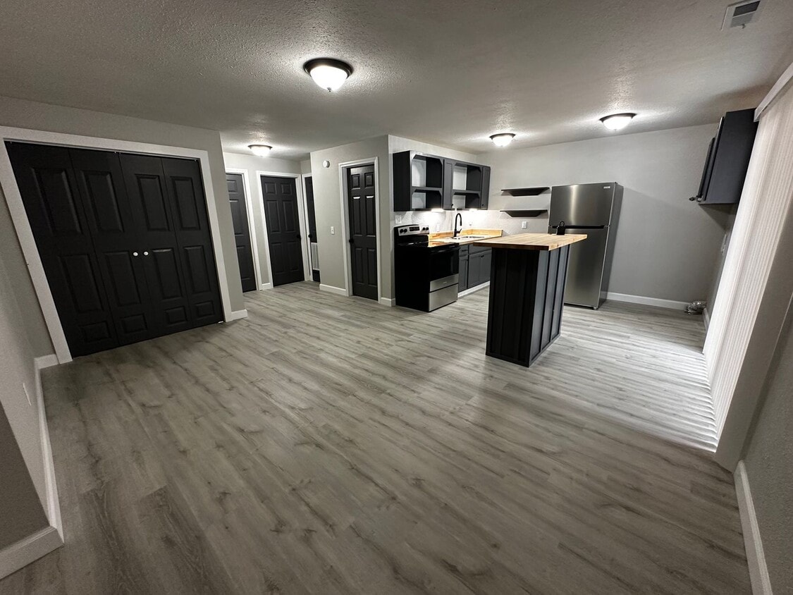Primary Photo - FULLY REMODELED 2 Bedroom Apartment with l...